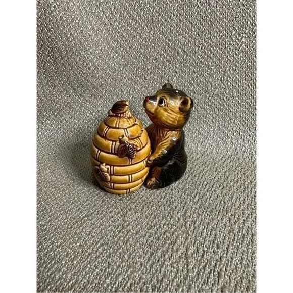 Vintage Japan Salt and Pepper Shakers Bear Beehive Brown Honey Pot Bees Ceramic - Picture 1 of 10